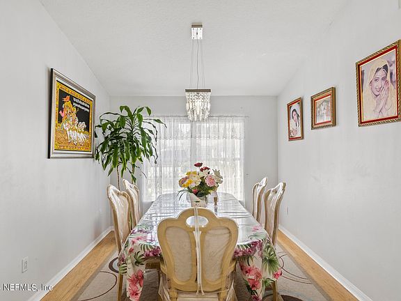 5th image of 13 RAINBUSH Place