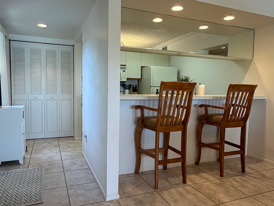 Kitchen w/ large pantry + a breakfast bar