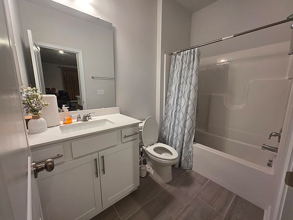 3rd image of 2322 Kasota Ln