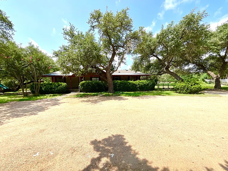 1010 Brooks Mill Rd — Photo 3