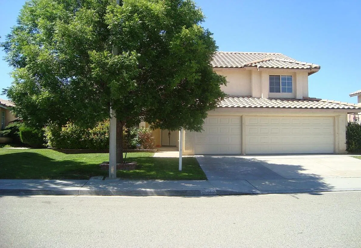 3 bed, 2.5 bath, 1629 sqft, $3,200 — Photo 1
