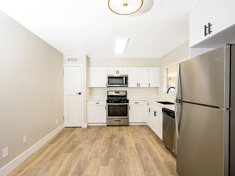 535 N Hobart Blvd — Photo 18