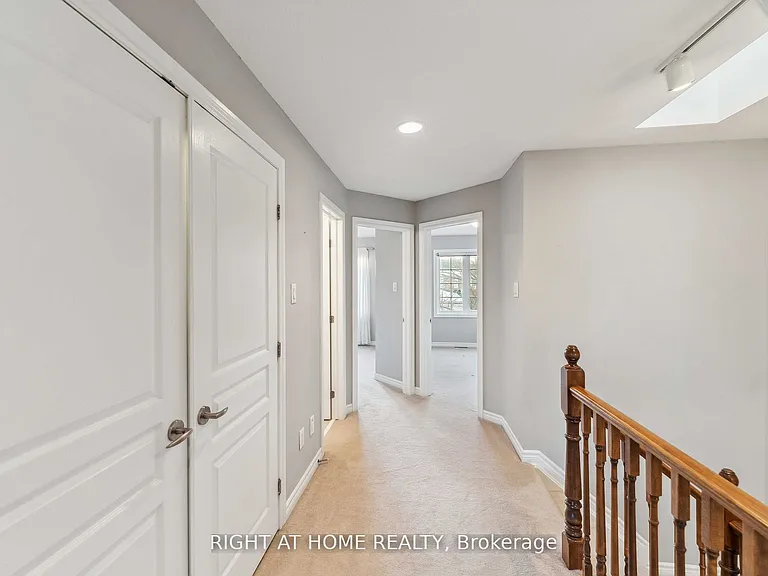 130 Tandalee Cres — Photo 11