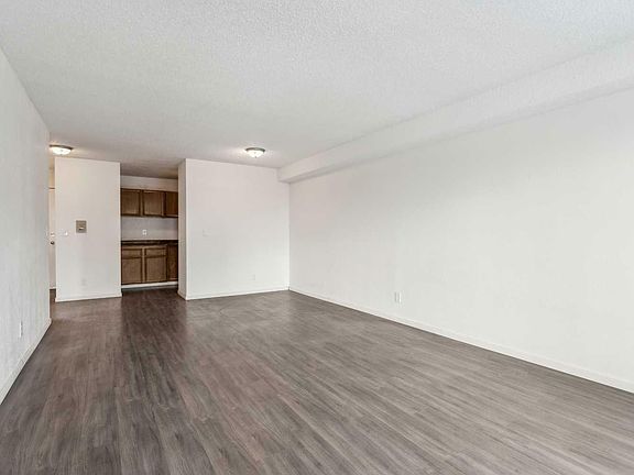 5th image of 304-1113 37th St SW #304