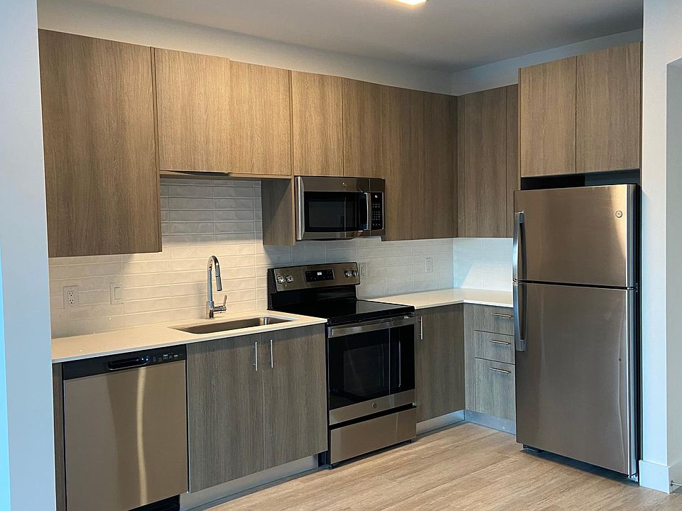 1st image of 14091 NE 20th Ln #130