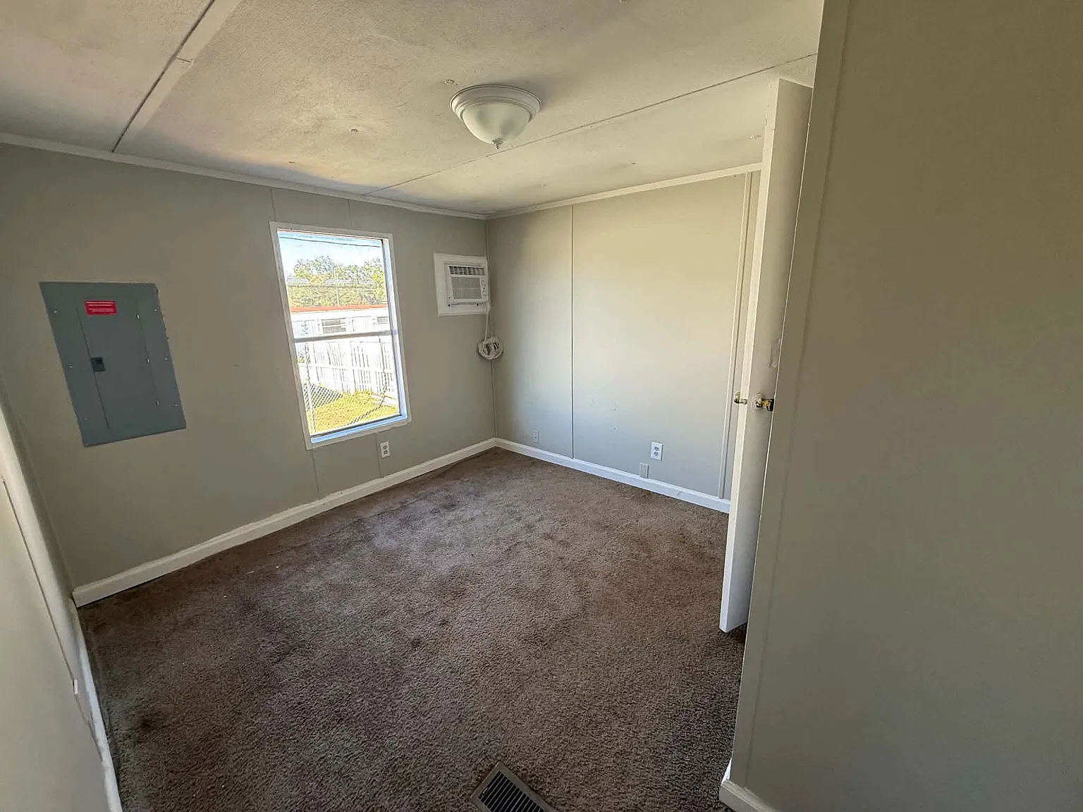 2 bed, 720 sqft, $700 — Photo 4