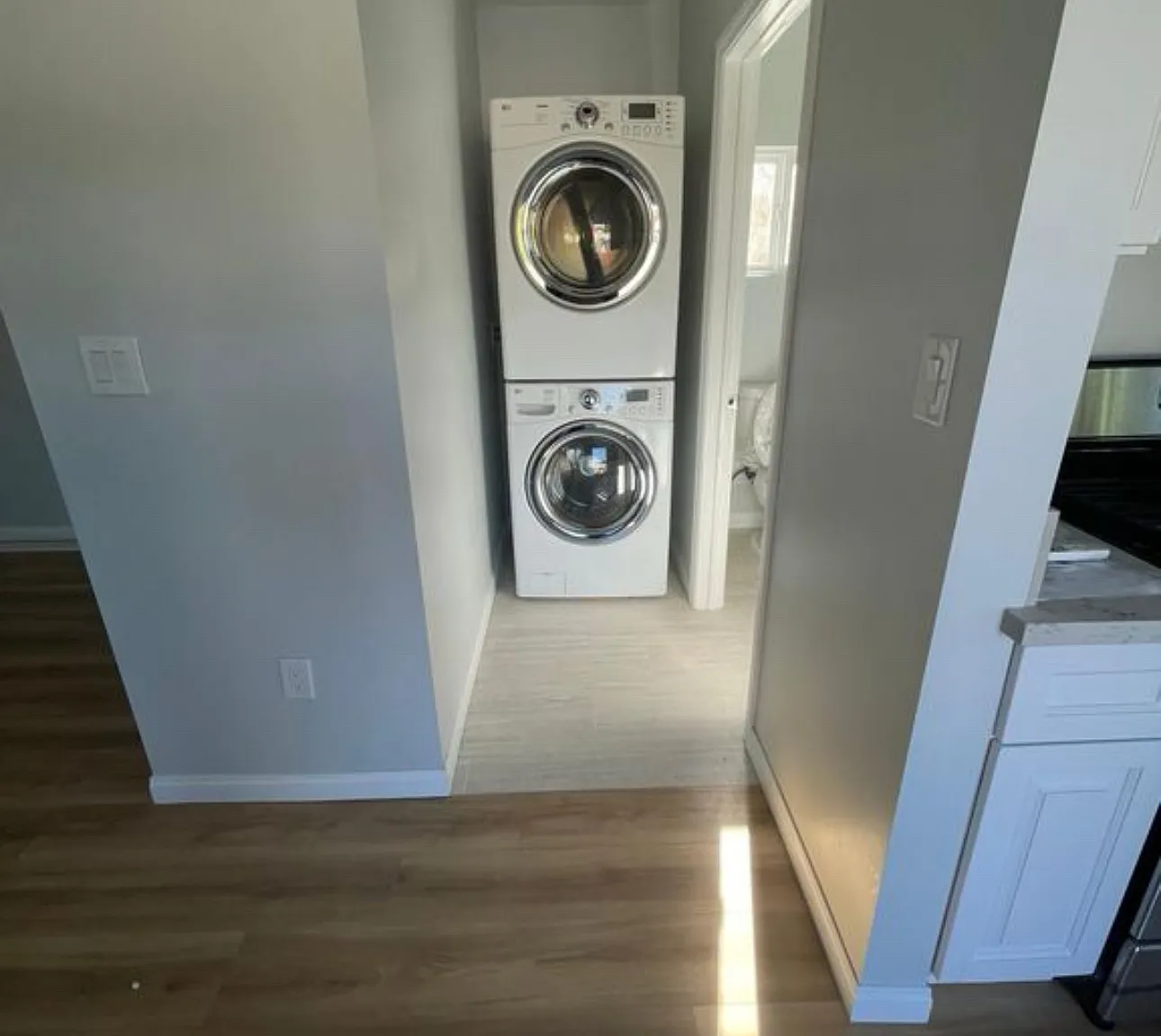 10402 Woodman Ave — Photo 2