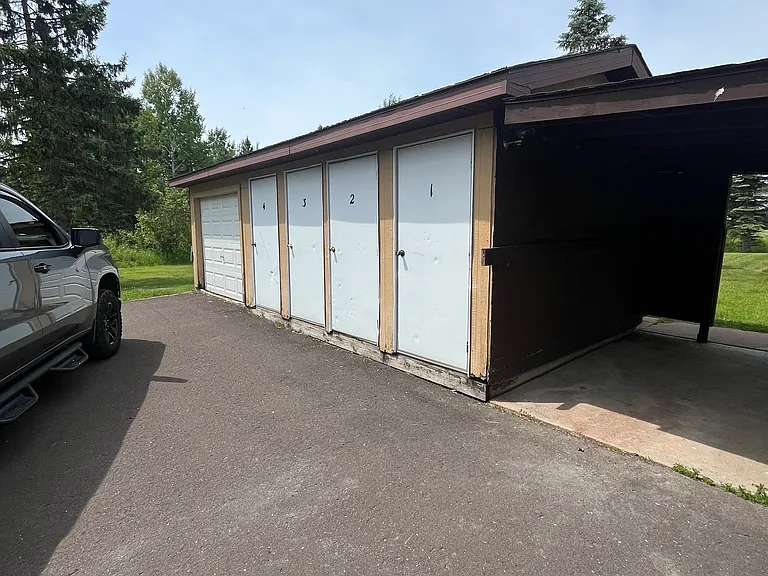 721 W Maple St — Photo 32