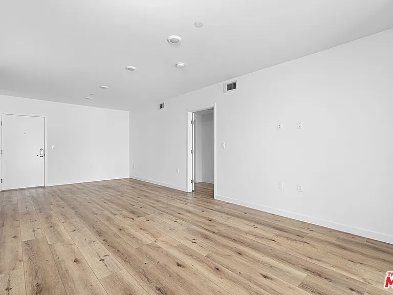 5229 Willowcrest Ave #307 — Photo 8