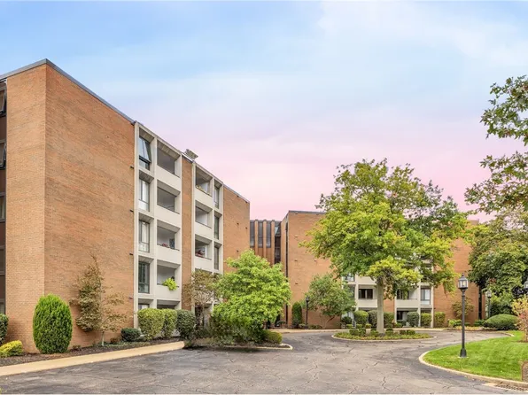 900 Washington Rd APT 412, Pittsburgh, PA 15228