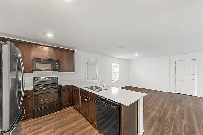 5430 Longshadow Dr — Photo 7