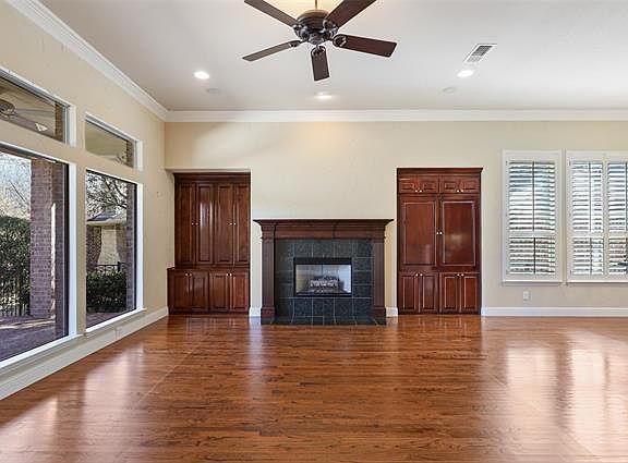 4th image of 605 Pelican Hills Dr