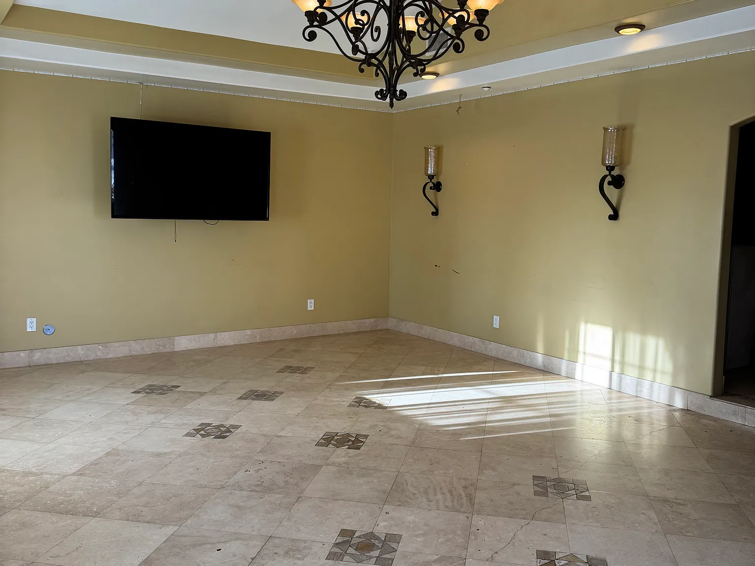 4 bed, 2759 sqft, $5,500 — Photo 3