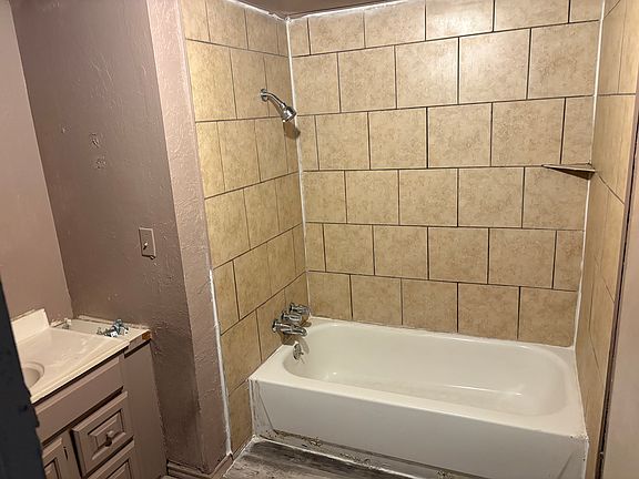 4th image of 407 S 2nd St