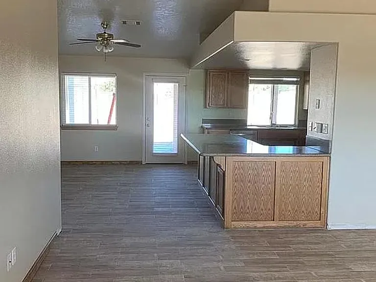 9822 Hawthorne Ave — Photo 12