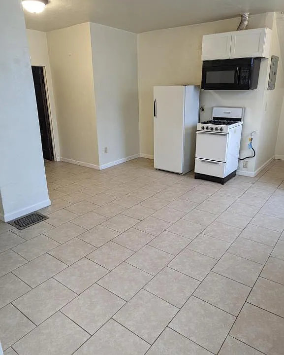 559 2nd Ave N
