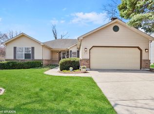 974 Lockwood Ln, Batavia, IL 60510