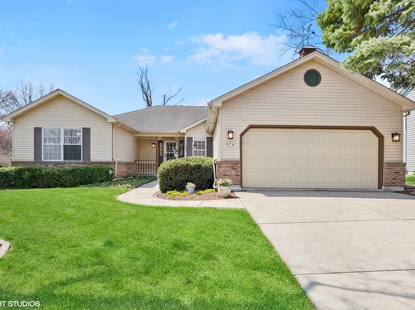 974 Lockwood Ln, Batavia, IL 60510