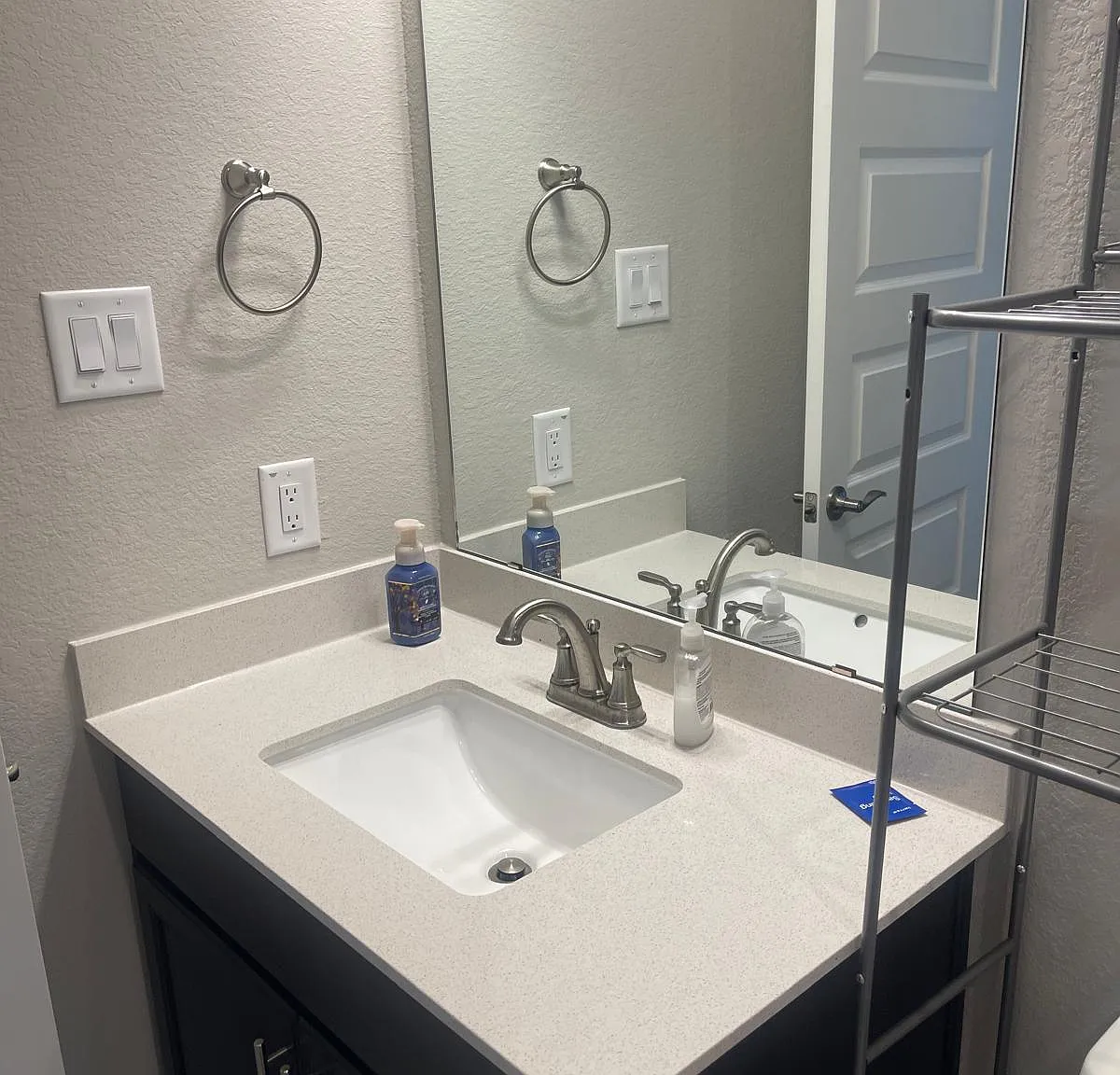 4 bed, 3.5 bath, 2446 sqft, $1,000 — Photo 1