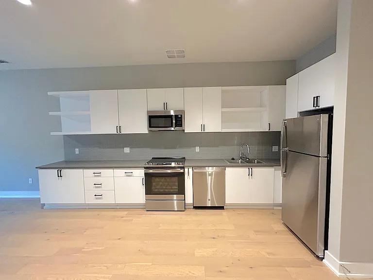 601 E 39th Street — Photo 87