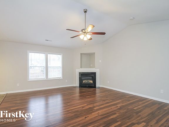 3rd image of 425 Tortoise Ln