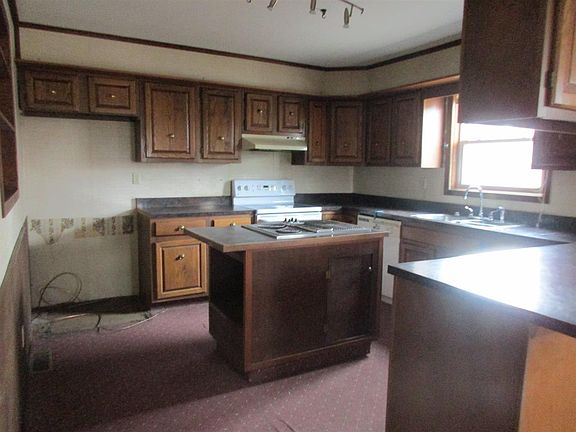 4th image of 303 Whitson Dr