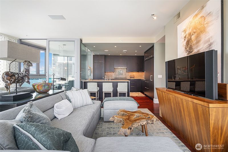 3rd image of 1521 2nd Avenue #1602