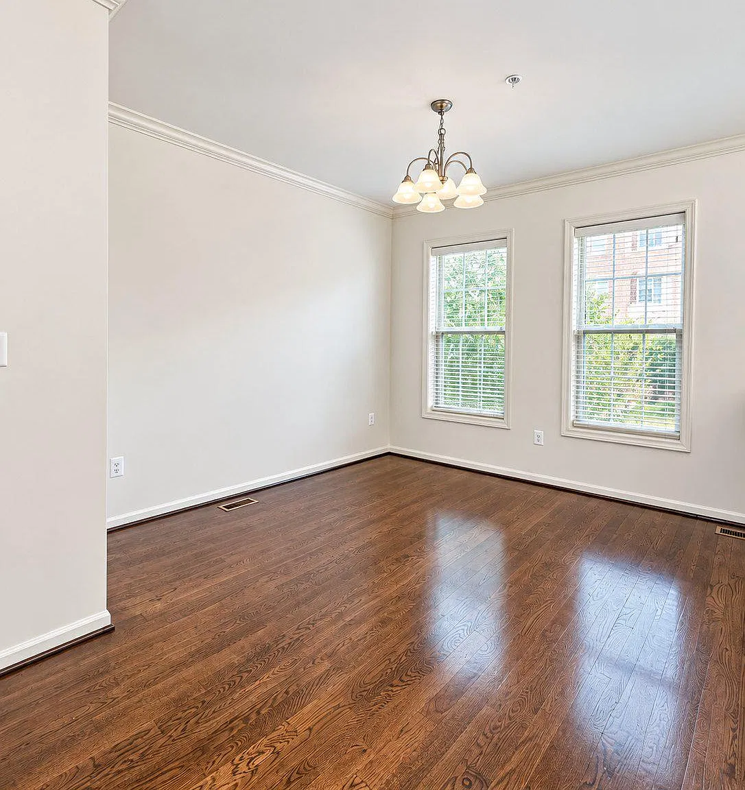 3 bed, 3.5 bath, 2150 sqft, $2,990 — Photo 4
