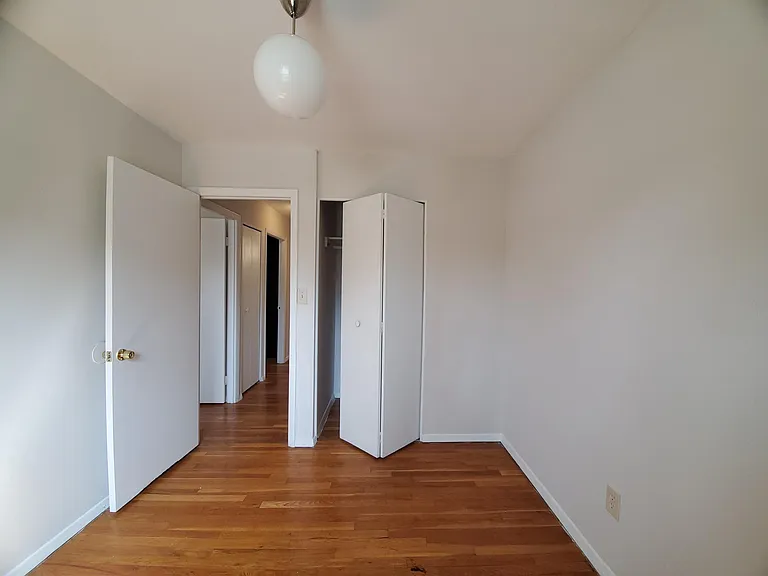702 W Edmonston Dr — Photo 16