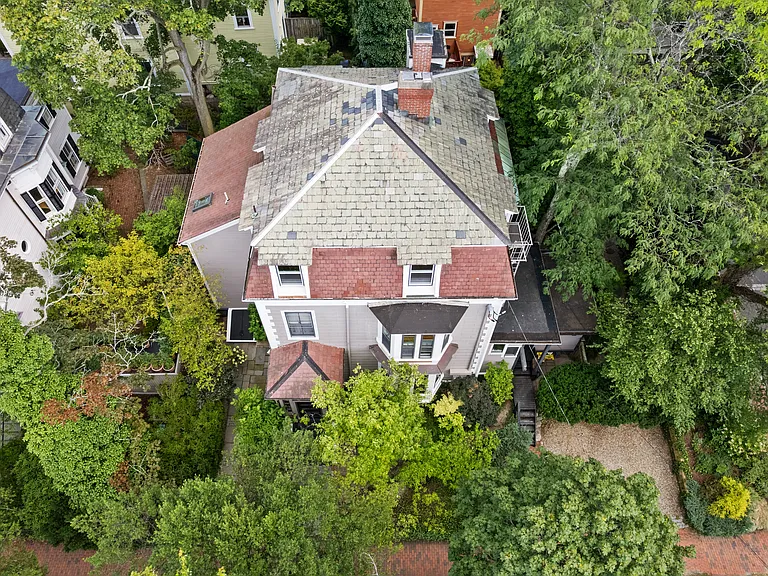 32 Hawthorn St #1 — Photo 18