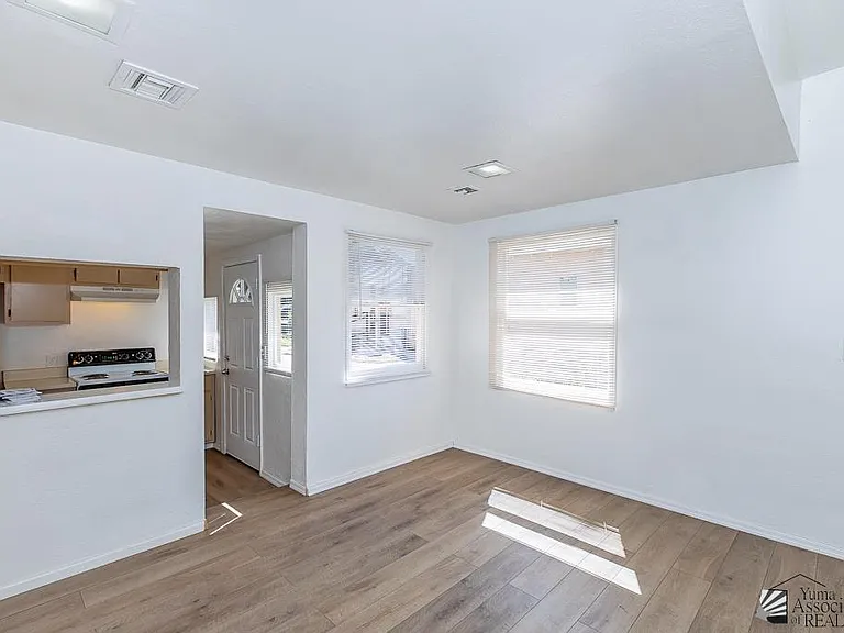 236 S 3rd Ave — Photo 5