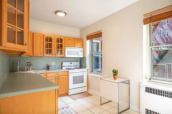 Sold by Trager LLC | media 7