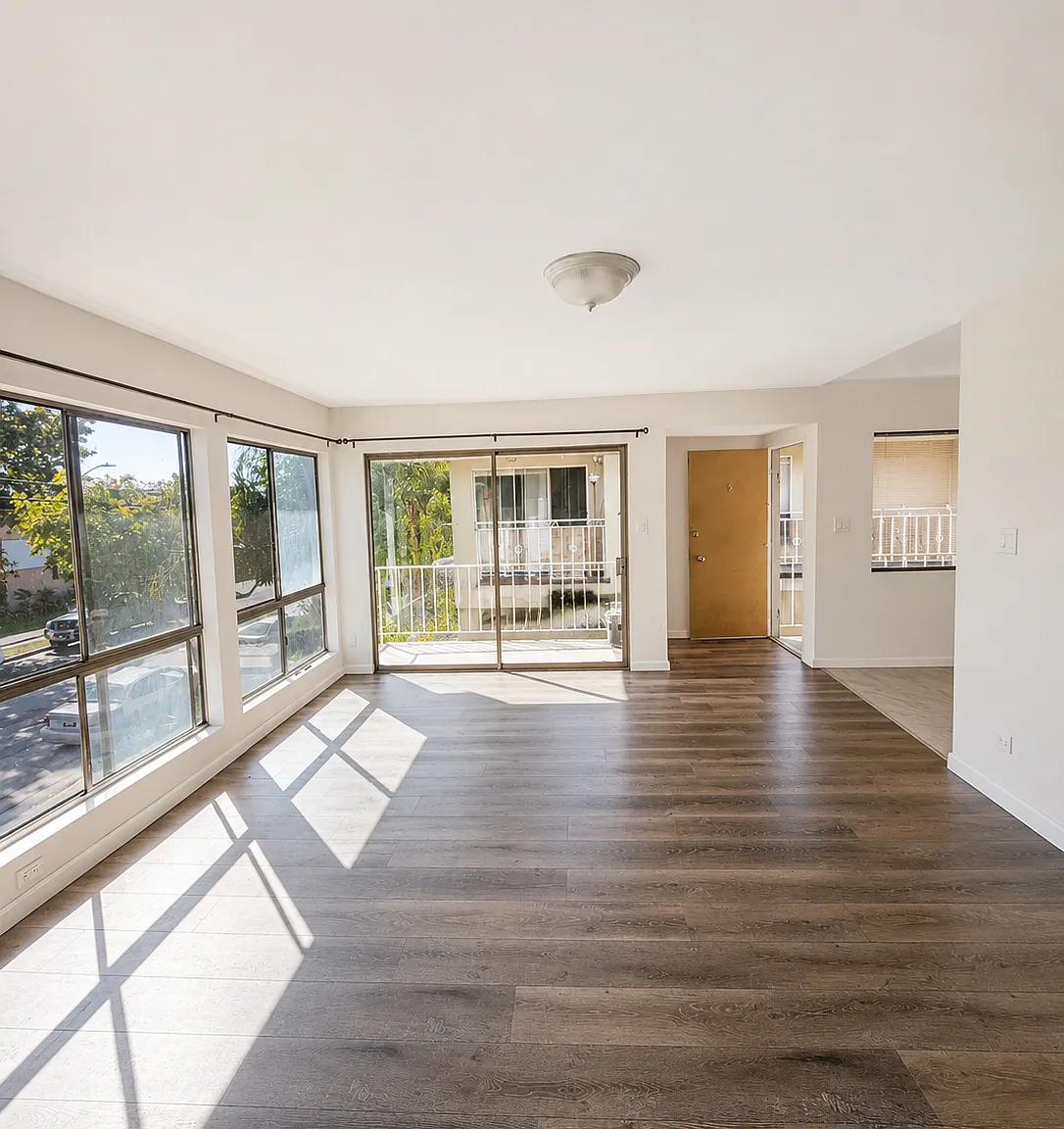 3 bed, 1000 sqft, $2,995 — Photo 3