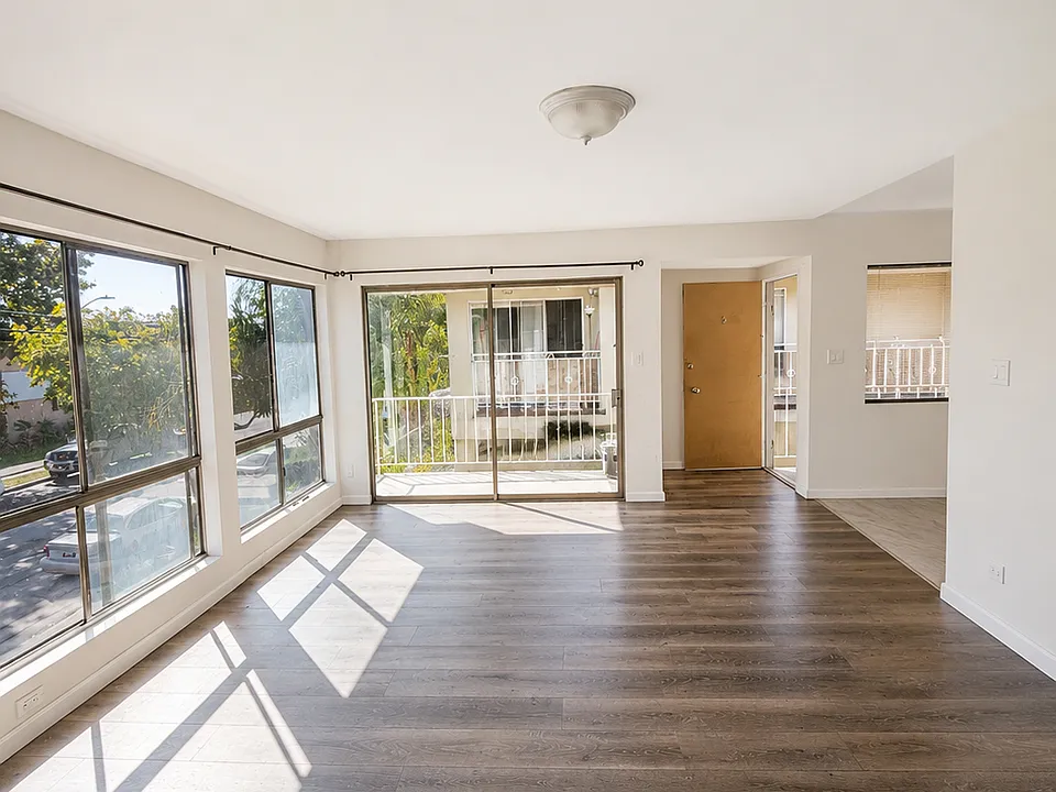 901 Victor Ave