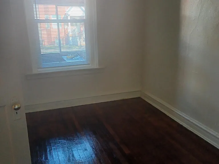 1409 E 68th St #1E — Photo 4