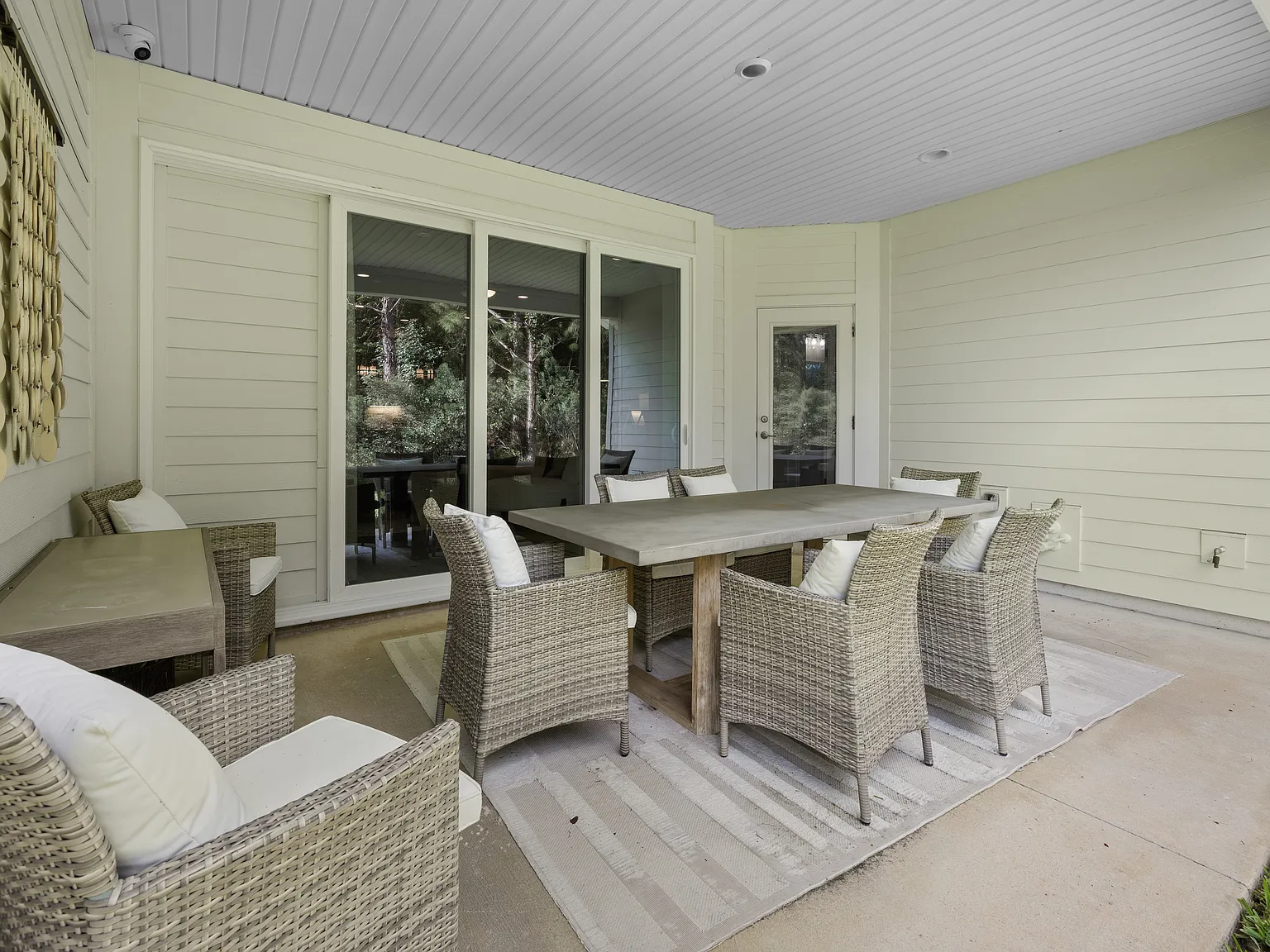 6 bed, 4171 sqft, $5,250 — Photo 2