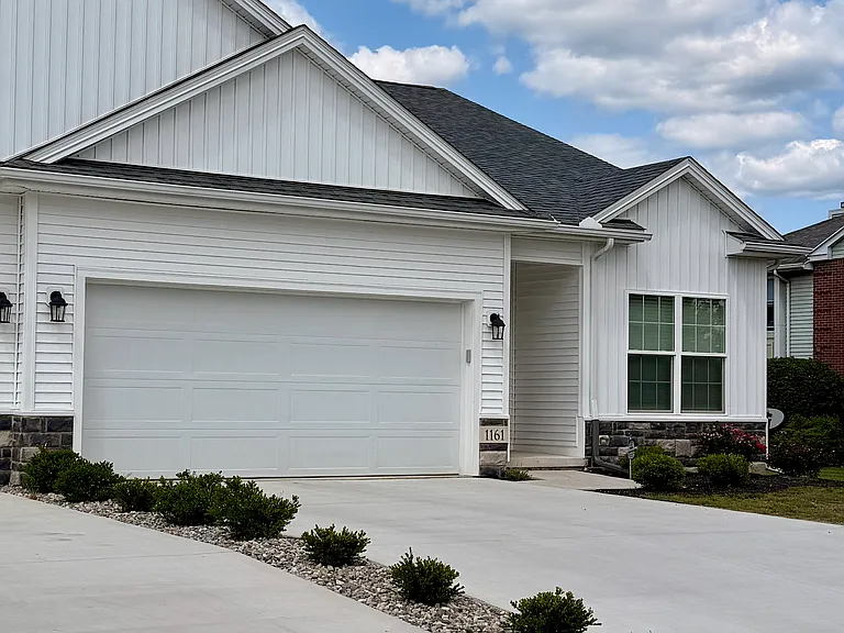 1161 Shadow Ln — Photo 2