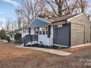 915 Crestmere St, Charlotte, NC 28208