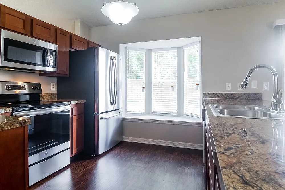 4 bed, 2.5 bath, 1902 sqft, $2,605 — Photo 3