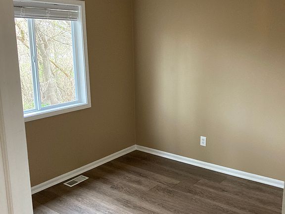 4th image of 400 Cedar Lake Ln #400