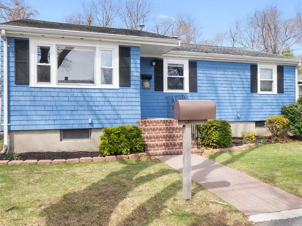 34 Longmeadow Rd, Beverly, MA 01915