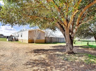 553 4th St, Floresville, TX 78114