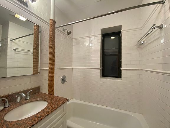 4th image of 206 E 9th St APT 2