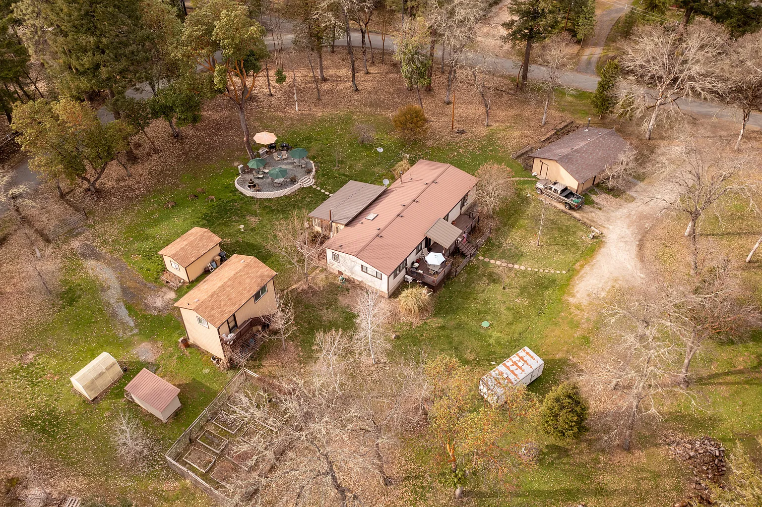 1678 Russell Rd photo 1