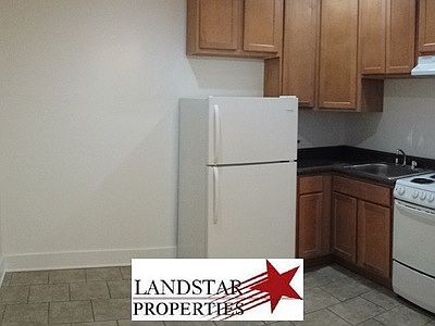 3rd image of 1023 W Argyle St APT 323