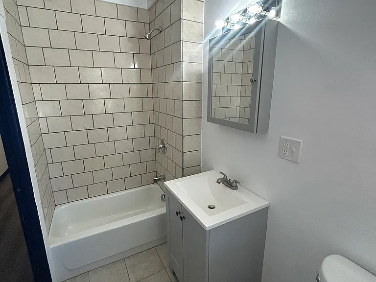 55 Green St #2 — Photo 5