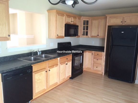 2nd image of 2055B Cambria Dr