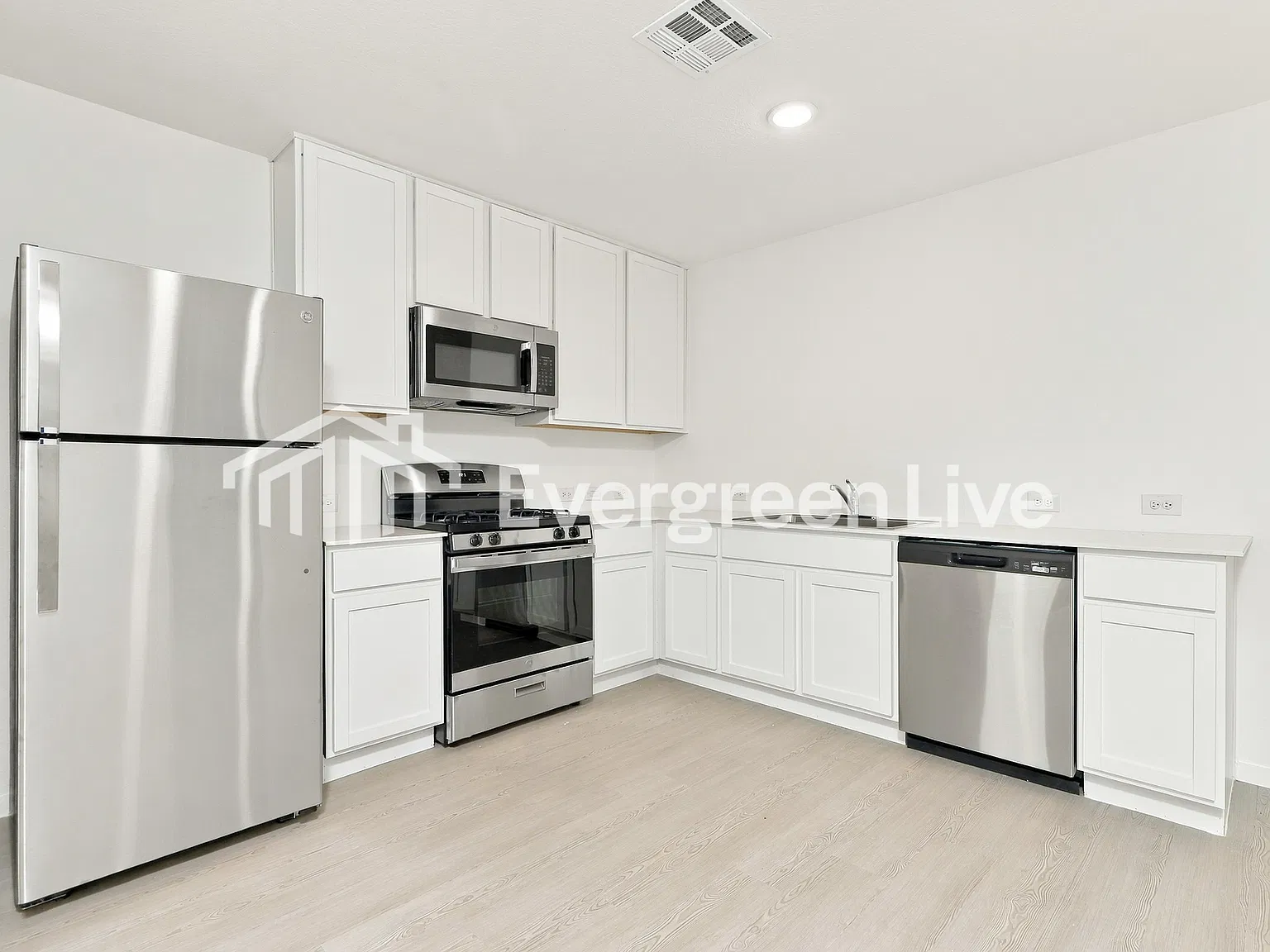 4 bed, 2.0 bath, 1375 sqft, $1,470 — Photo 4