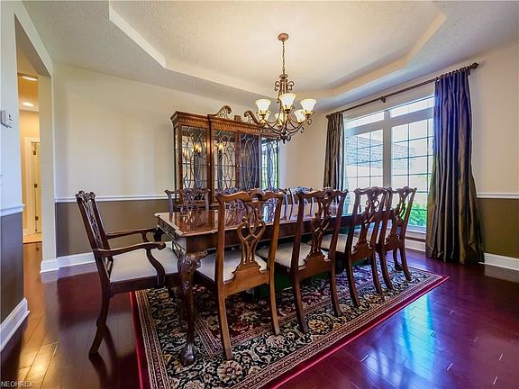 4th image of 364 Harbor Ct