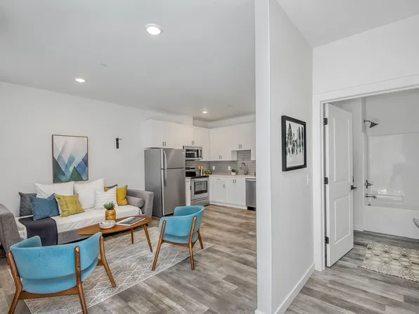 Olive, 6430 N Montana Ave #105, Portland, OR 97217